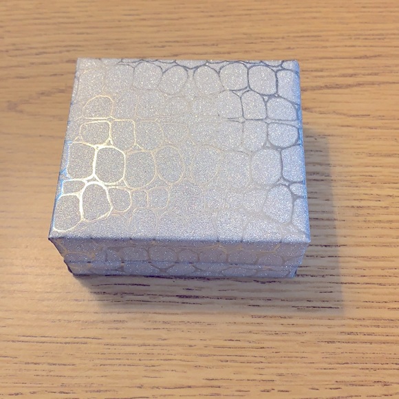 Silver plated white druzy quartz stone necklace 🔸 - Picture 2 of 3